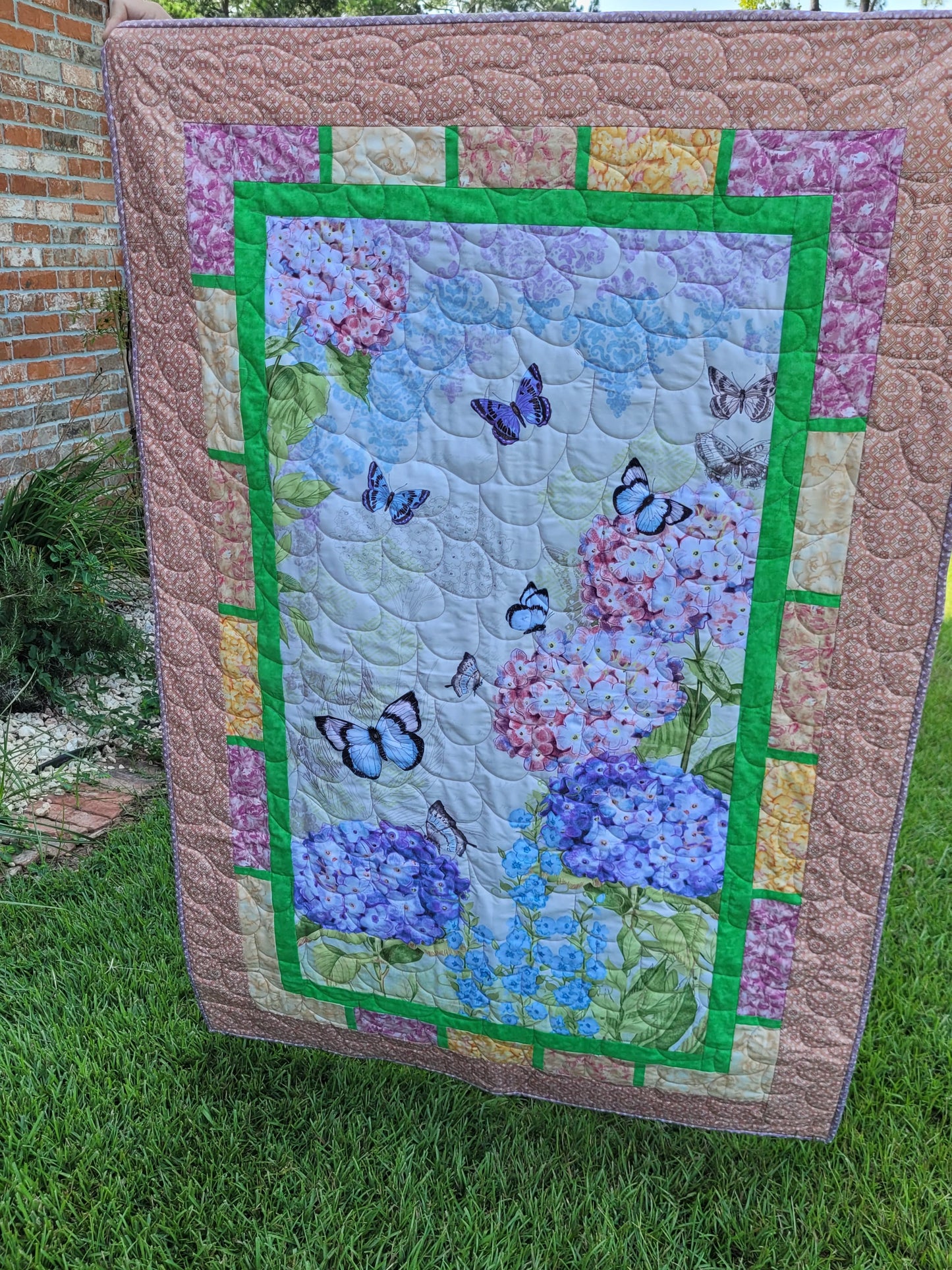 Hydrangea Throw Quilt
