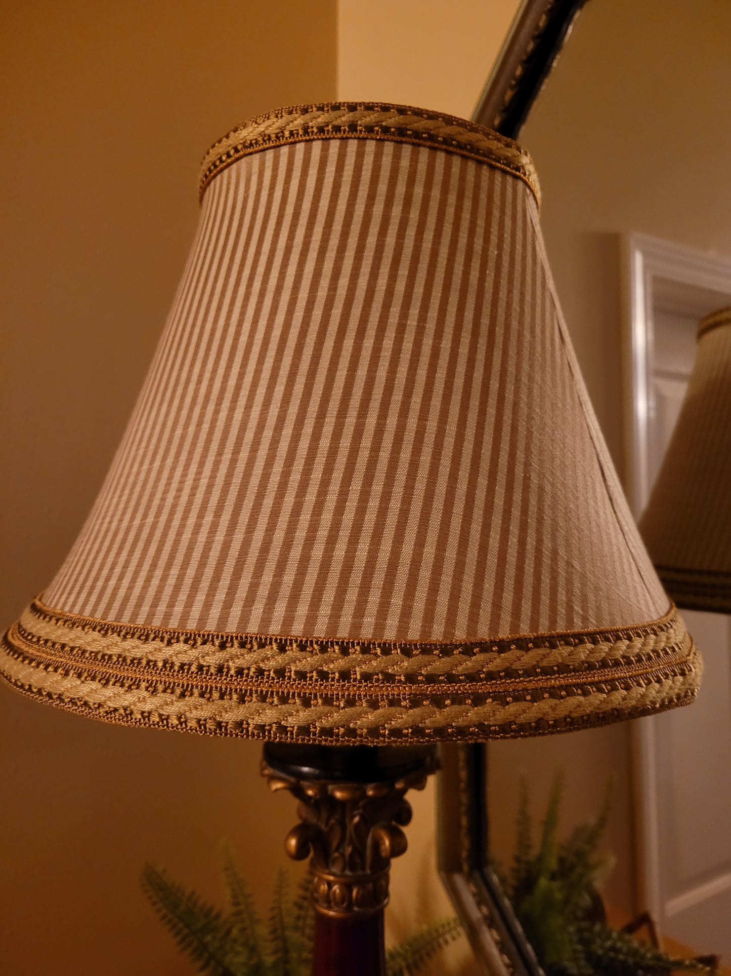 Urn Style Lamp