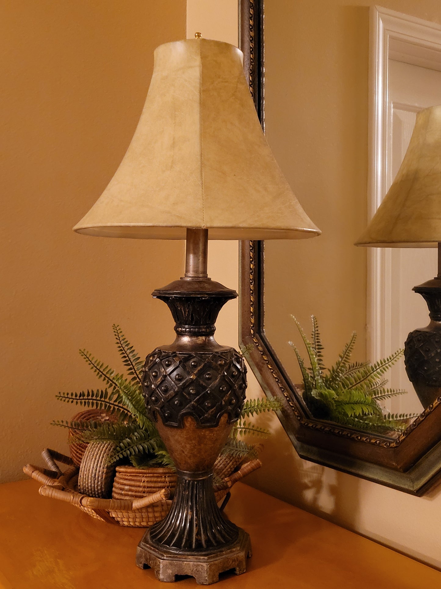 Urn Style Lamp