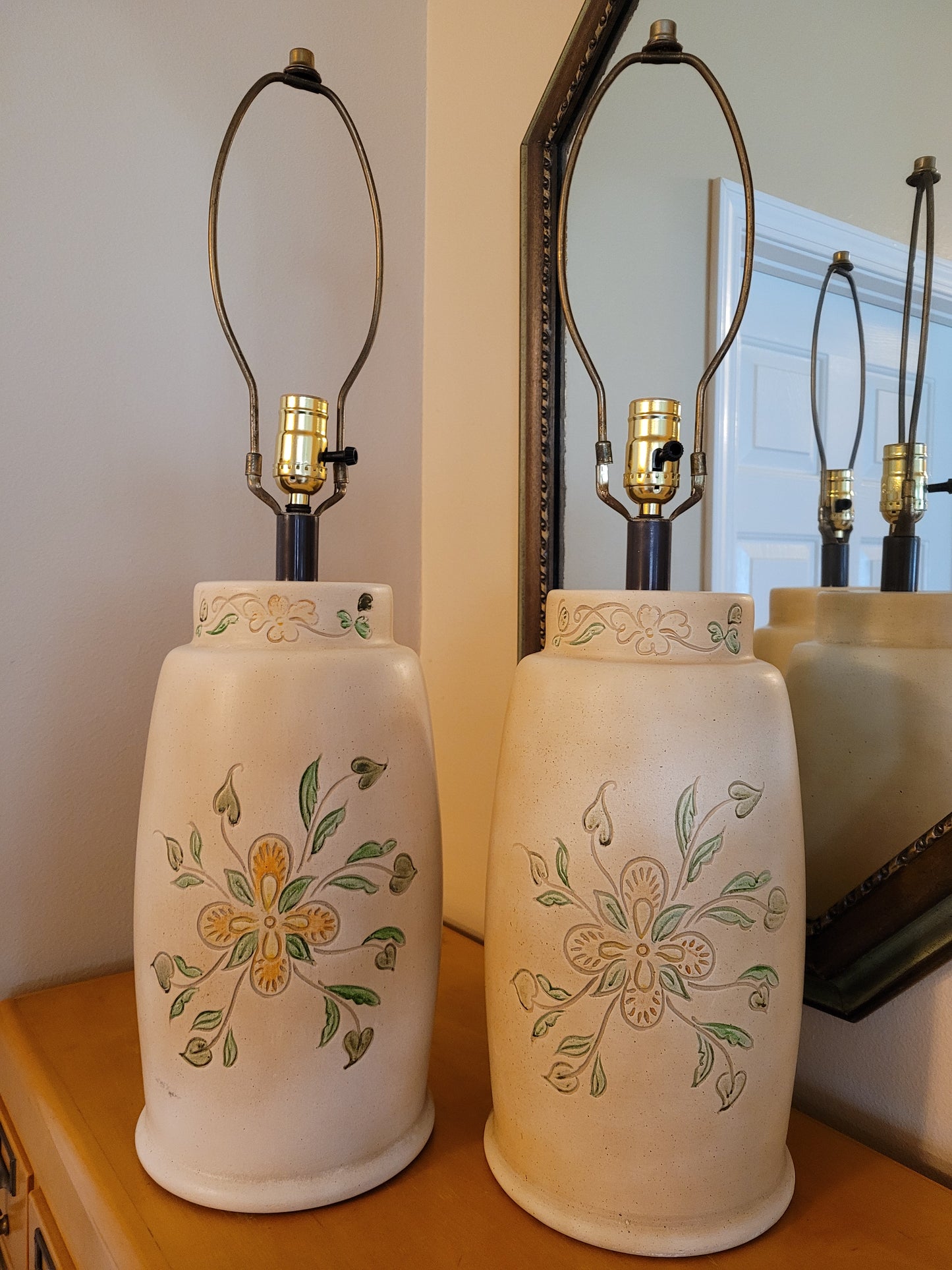 Vintage Ceramic Engraved Table Lamp