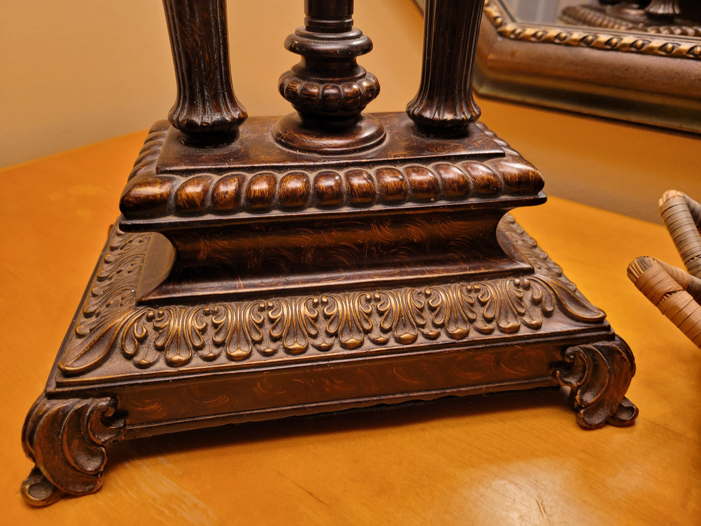 Pillar Lamp wih Spindled Base