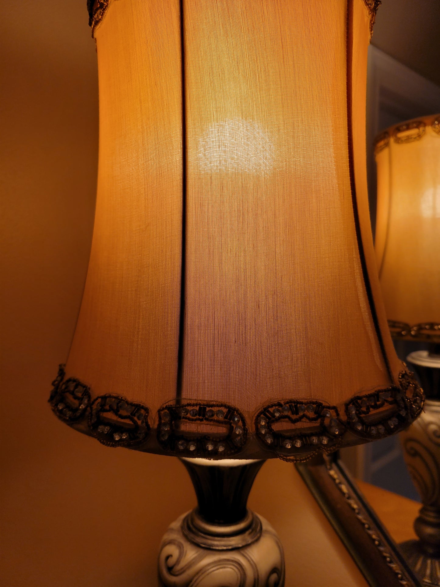 Scrollwork Urn Style Lamp