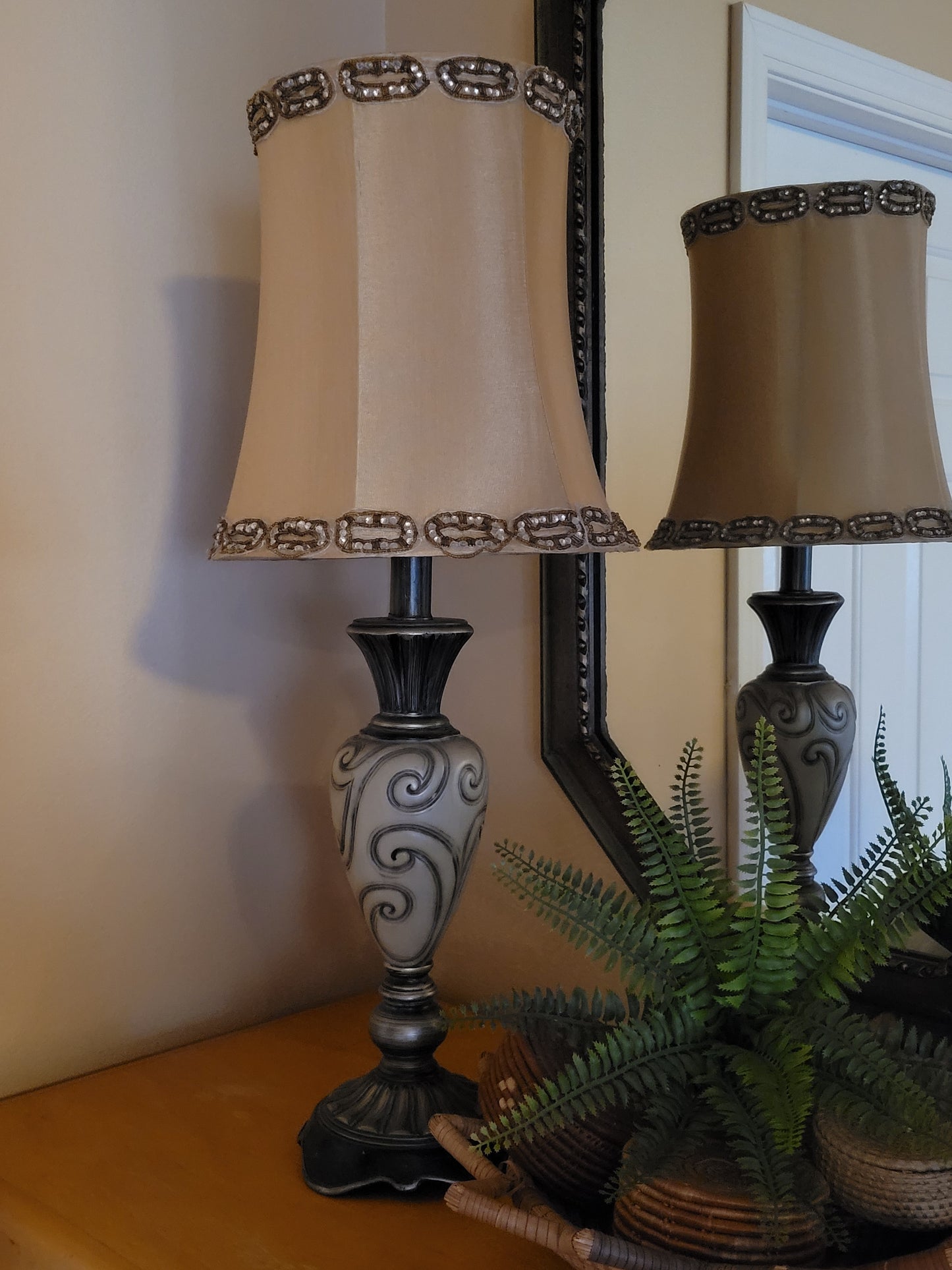 Scrollwork Urn Style Lamp