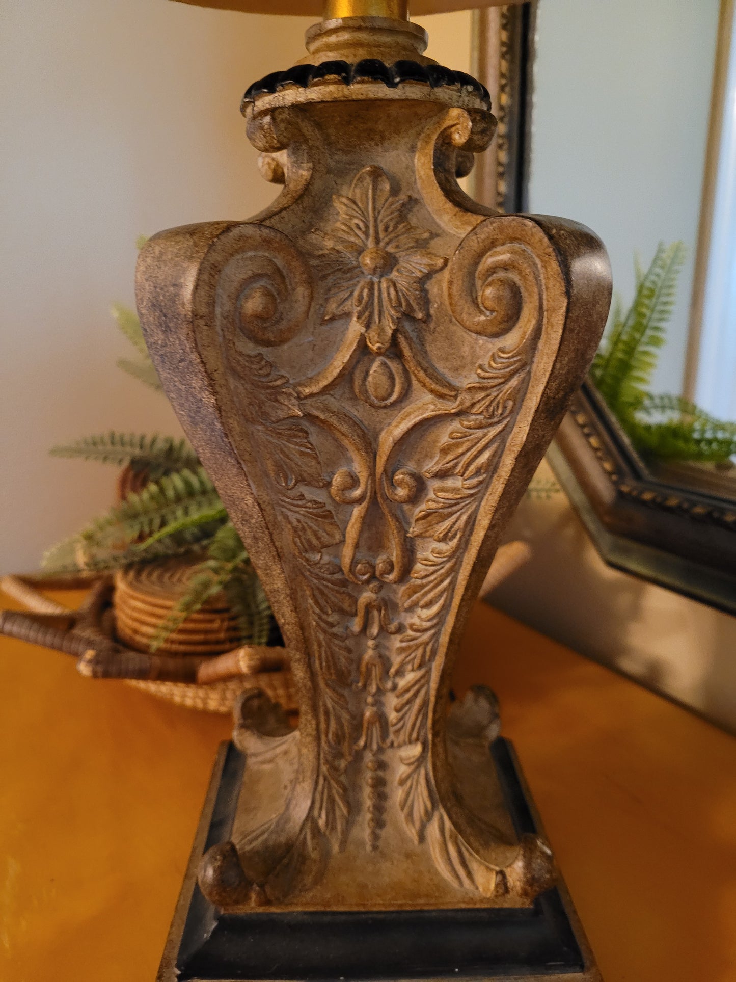 Vintage Urn Style Table Lamp