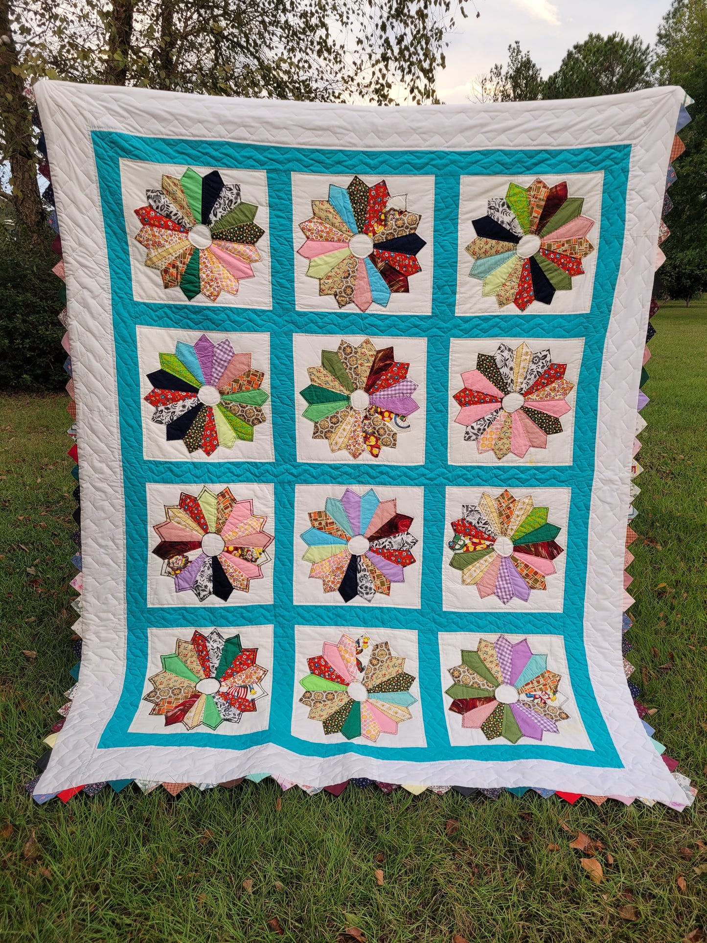 Vintage Hand-Quilted Dresden Plate with Prairie Points Quilt
