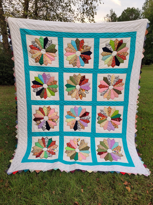 Vintage Hand-Quilted Dresden Plate with Prairie Points Quilt