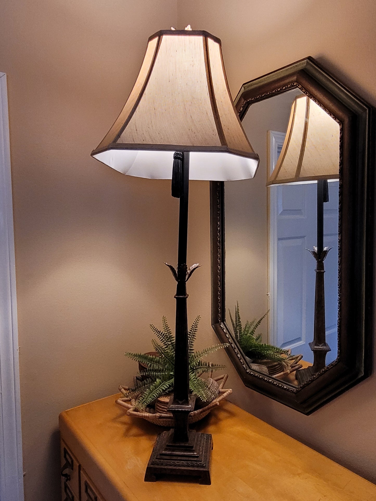 Vintage Console Lamp with Leaf Details