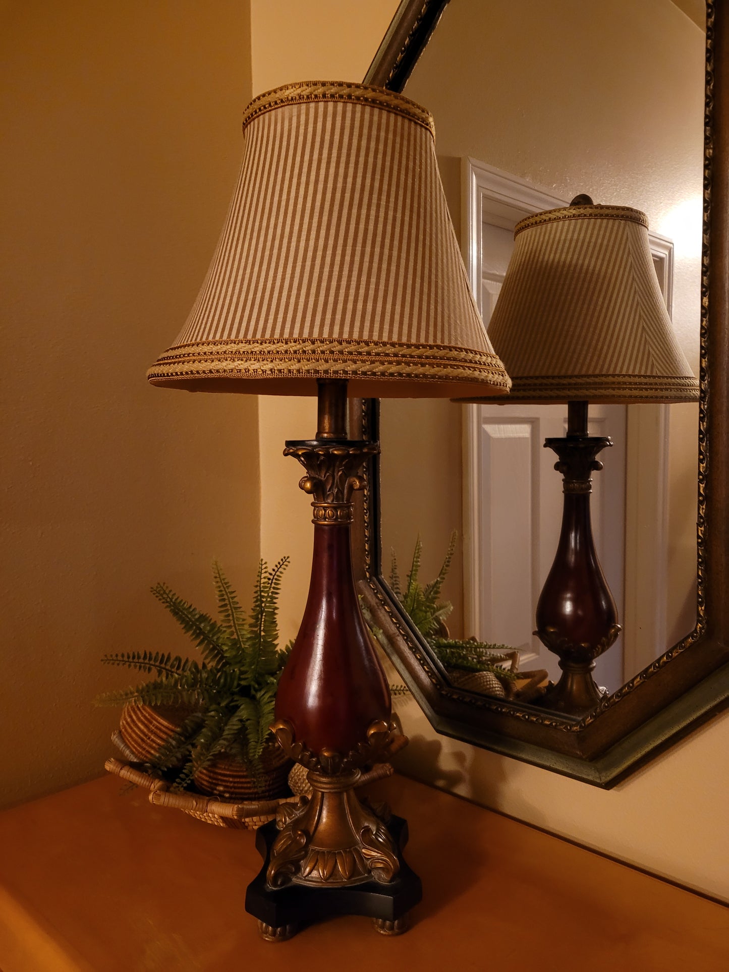 Urn Style Lamp