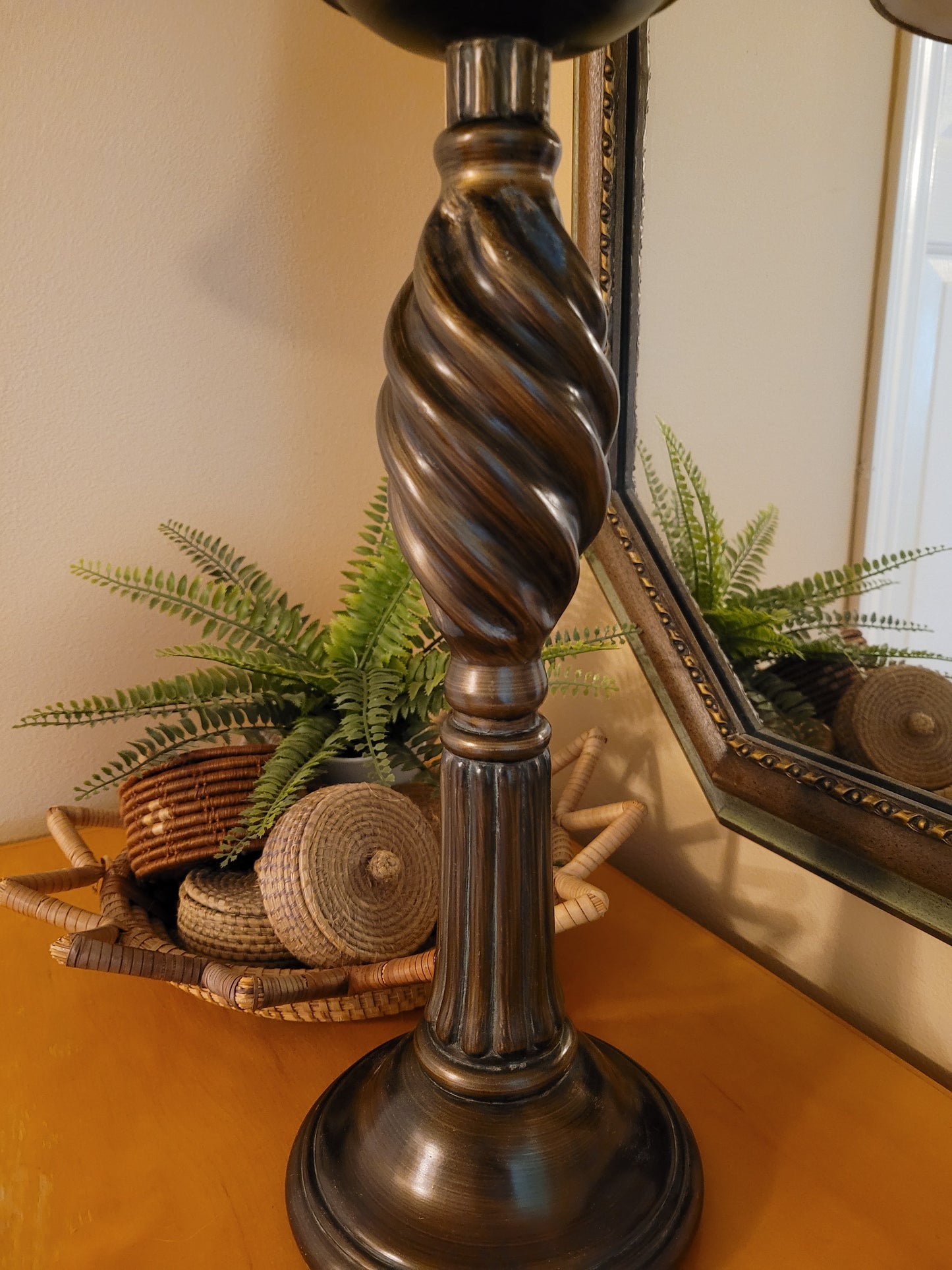 Vintage Pillar Lamp with Swirl Details