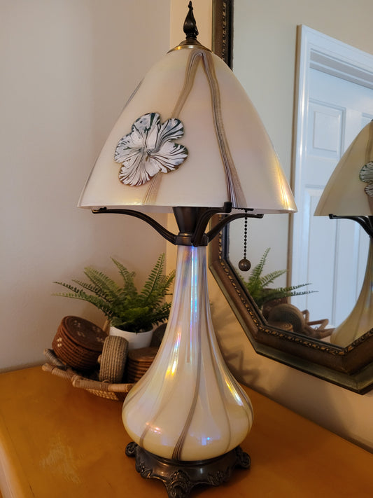 Vintage Quoizel Floral Iridescent Art Glass Lamp