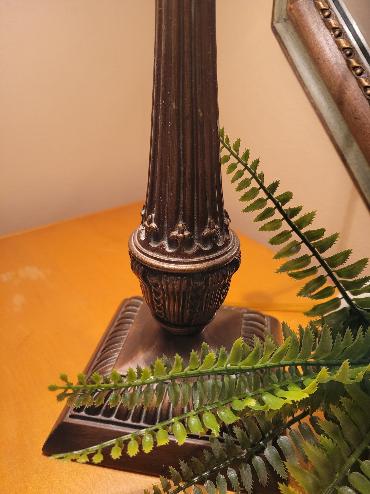Vintage Pillar Lamp With Tiffany Style Acrylic Shade