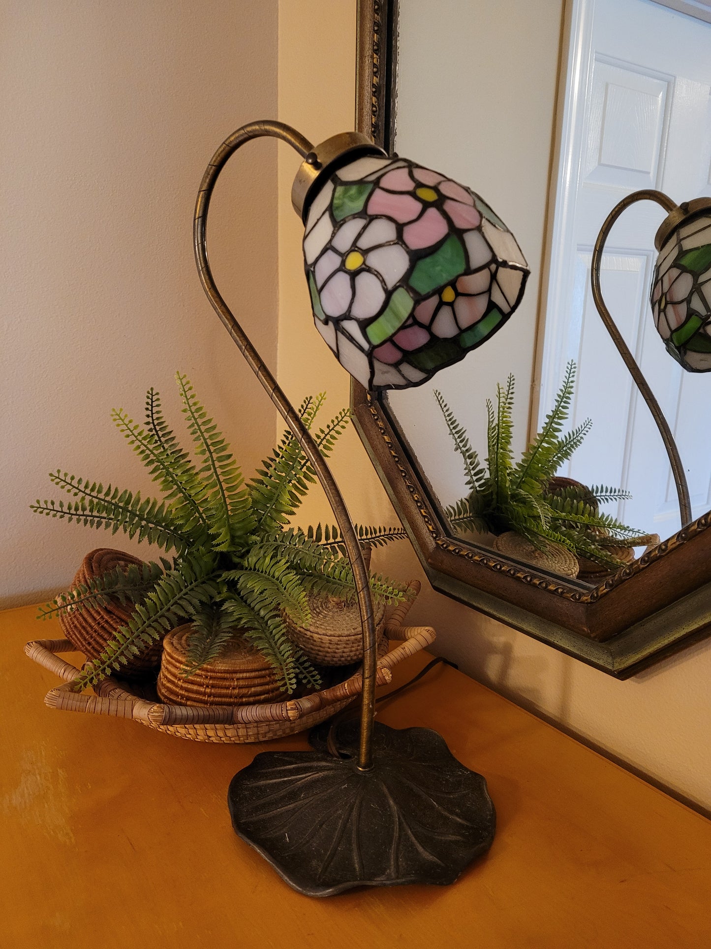 Vintage Stained Glass Accent Lamp