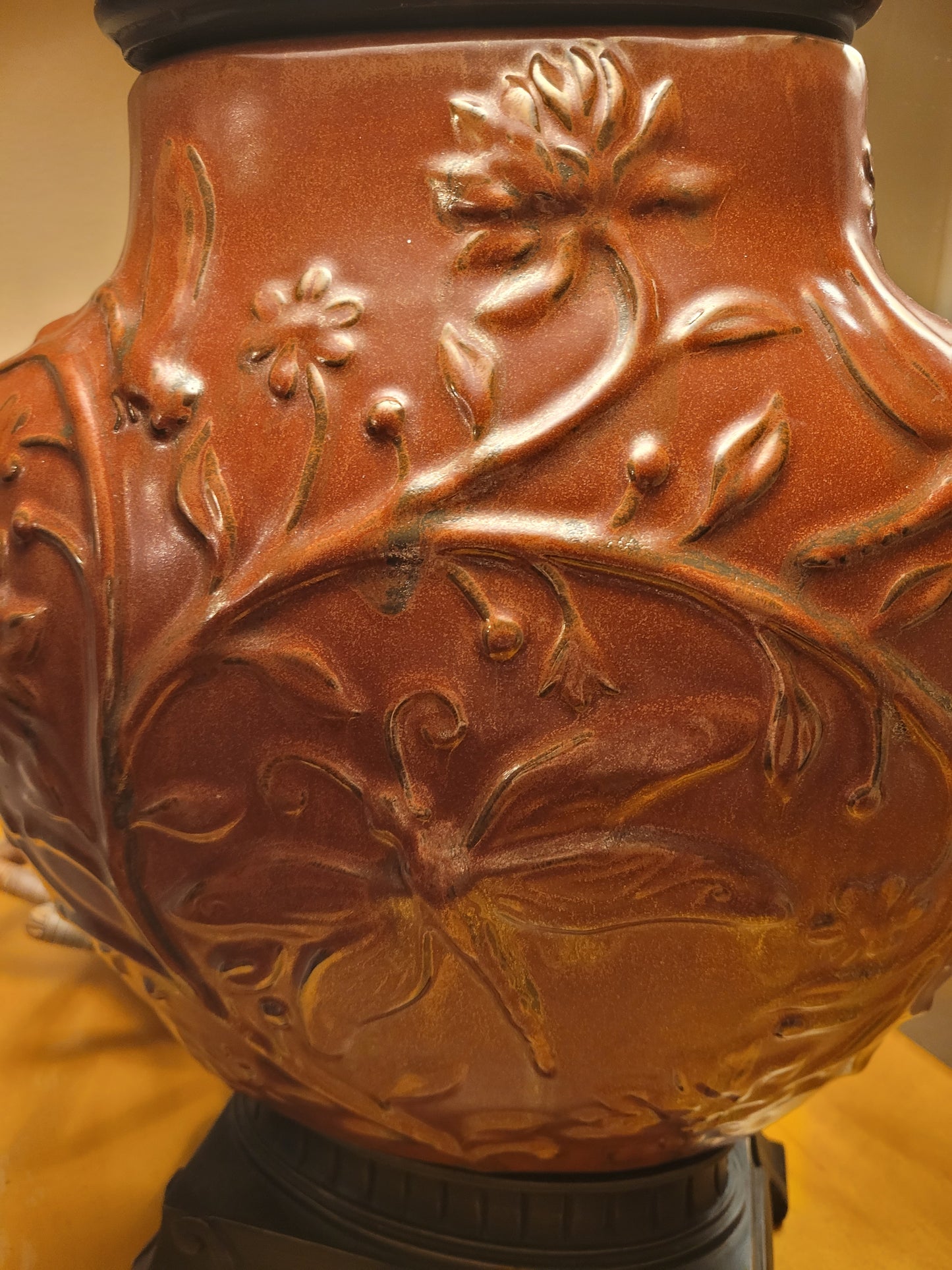 Vintage table lamp with Embossed Base