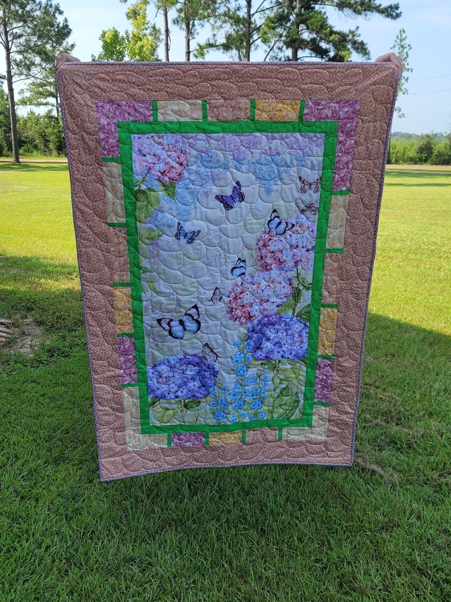 Hydrangea Throw Quilt