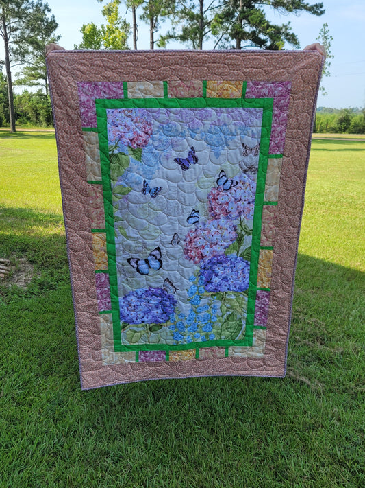 Hydrangea Throw Quilt