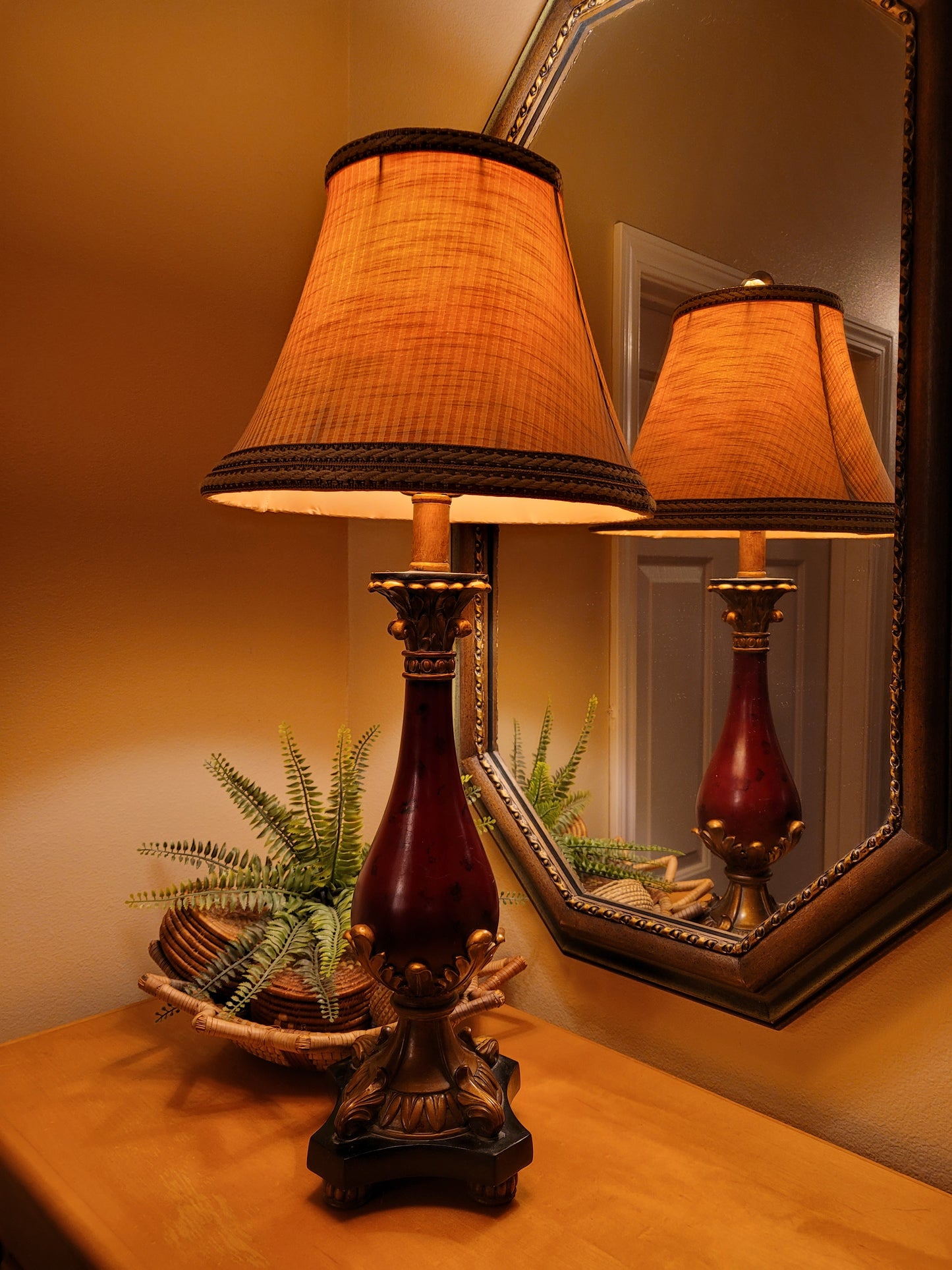 Urn Style Lamp