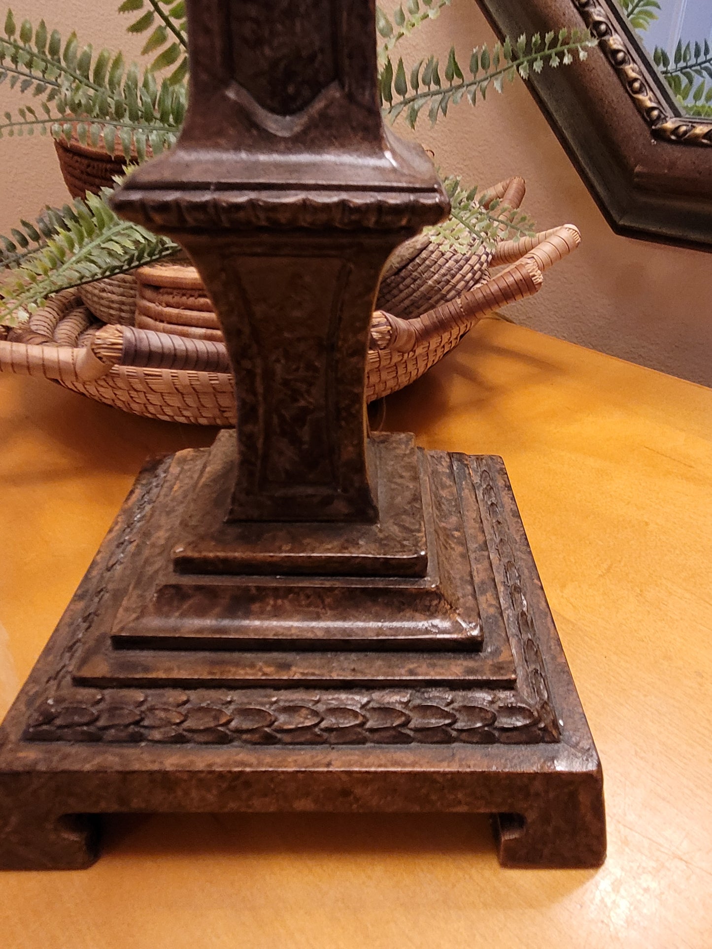 Vintage Console Lamp with Leaf Details