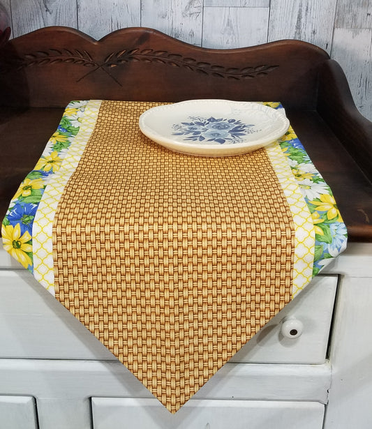 Reversible! Burst of Spring Table Runner