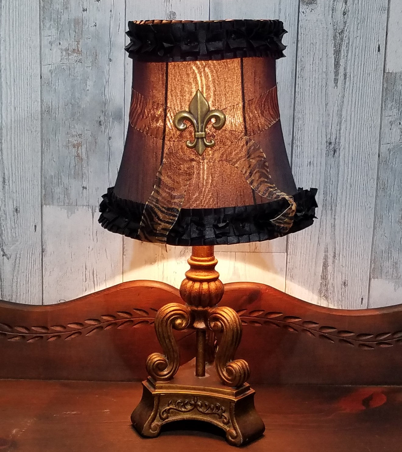 Fleur de Lis Table Lamp